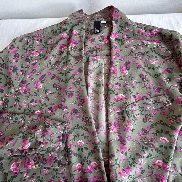 Kut from the Kloth Sheer Floral Twist Front Blouse Top - Picture 3 of 16